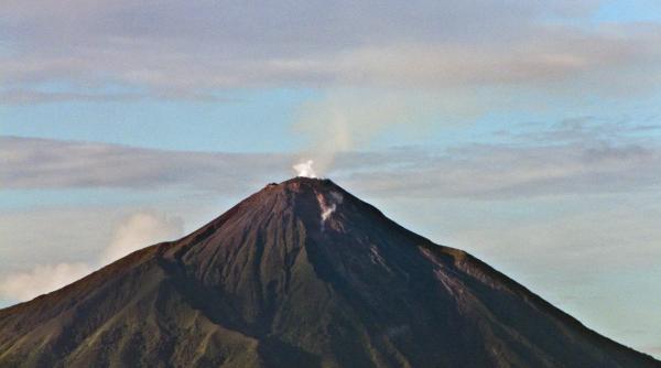stare de urgenta in indonezia dupa eruptia unui vulcan