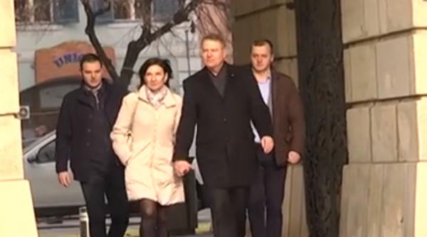 klaus iohannis a mers la biserica impreuna cu sotia sa