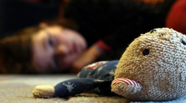 doi barbati si mama unui copil abuzat sexual in mod repetat condamnati la inchisoare