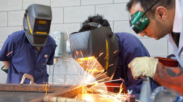 mai multi bani pentru elevii din scolile profesionale