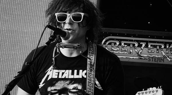 ryan adams acuzat de abuz emotional si verbal de mai multe femei