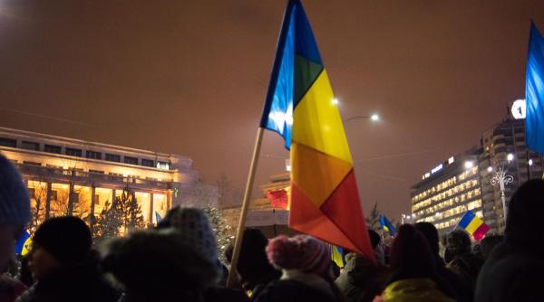 cateva zeci de persoane s au strans in piata victoriei pentru a o sustine pe laura codruta kovesi