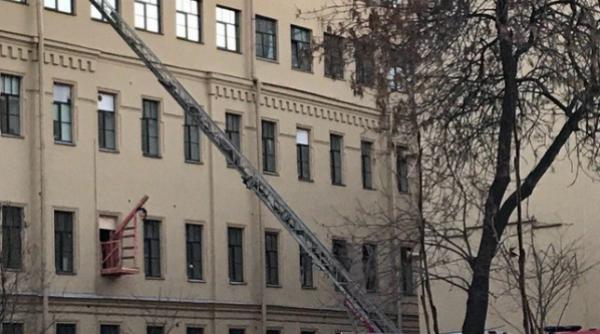 dezastru in rusia universitatea din sankt petersburg s a prabusit mai multi oameni sub daramaturi