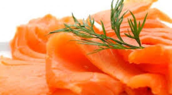 inspectorii sanitari au suspendat linia de productie file somon afumat in mai multe unitati din cauza bacteriei listeria