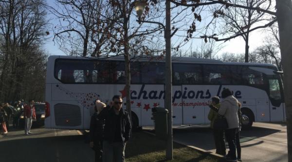 accident teribil in centrul capitalei o persoana a fost prinsa sub un autocar