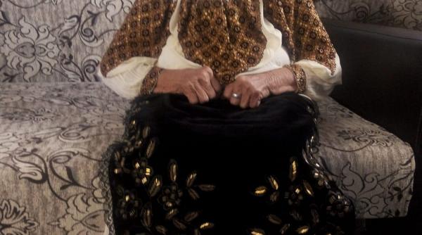 sora mea a ajuns la o familie de sasi