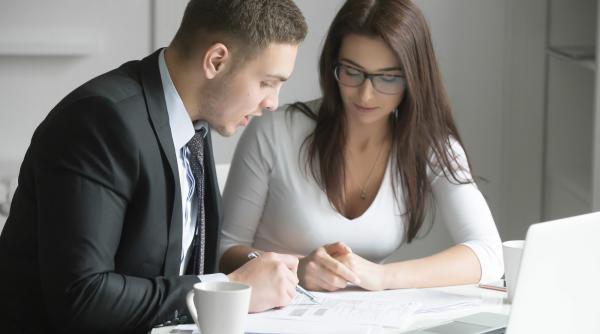 jumatate dintre romani hartuiti sexual la munca