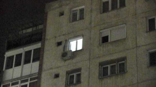 crima din gelozie la arad si a ucis sotia cu 30 de lovituri de cutit apoi s a aruncat de la etajul 9 copilul de 10 ani a sunat la 112