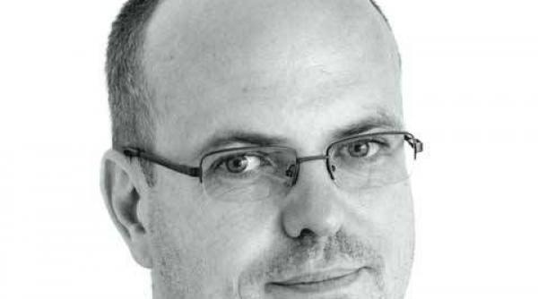 adrian mihaltianu despre sf tehnologie si teoria conspiratiei