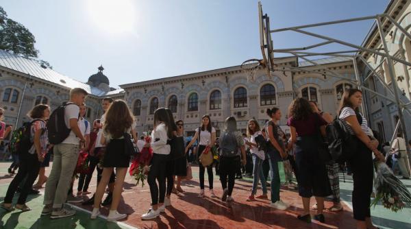 razboiul uniformelor revine elevii si parintii contrazic men