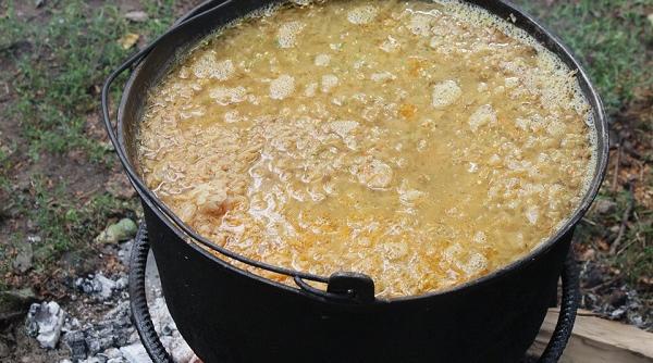 reteta zilei de luni mancare de varza dulce cu carne de porc reteta din secuime