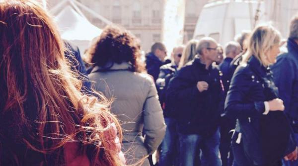 ins peste jumatate din populatia romaniei este reprezentata de femei