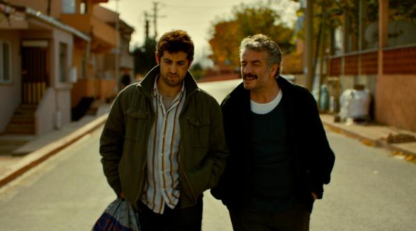 perele se coc de 8 martie cadou pentru femeile din bucuresti la proiectia filmului sub umbra parului salbatic