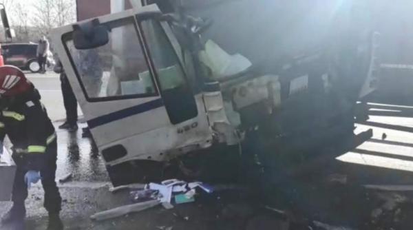 trei tineri au fost spulberati de un tir in arges