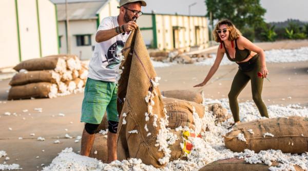 vedetele asia express nevoite sa renunte la podoaba capilara pentru un avantaj in competitie