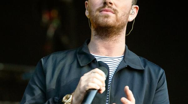 cantaretul britanic sam smith dezvaluie ca si a facut o operatie de liposuctie la varsta de 12 ani