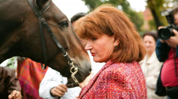 fratii basescu si au bagat nevestele la inaintare in afacerile controversate ale familiei