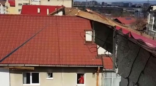 o femeie din prahova a fost ranita mortal de o tabla luata de vant