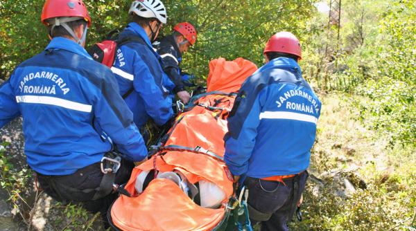 o turista care a alunecat intr o rapa pe drumul spre cabana caraiman salvata de jandarmi