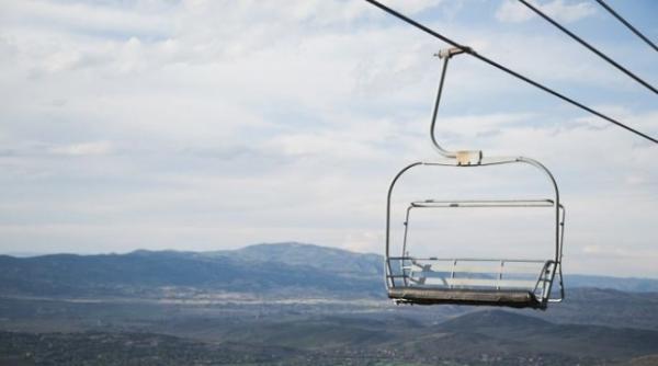 defectiune la telescaunul de la arena platos opt turisti evacuati cu ajutorul unor corzi