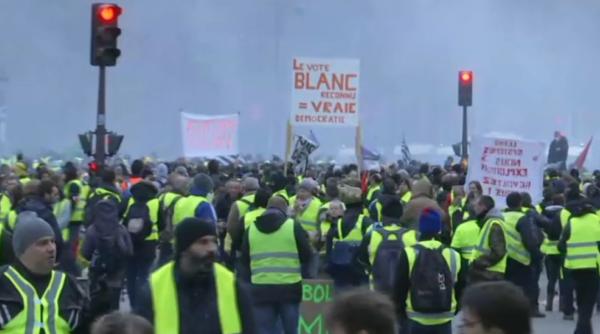 macron vrea sa interzica demonstratiile pe champs elysees