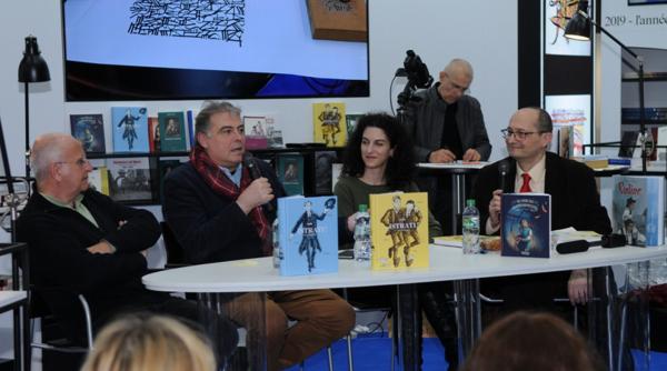 marele public si scriitori indragostiti de lectura si au dat intalnire la standul romaniei de la paris