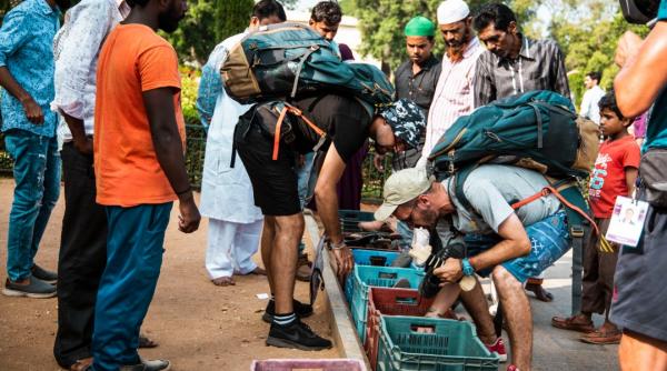 trei echipe intra intr o cursa dura pentru ultima sansa a fost cea mai psihotica zi din toata asia express