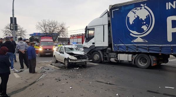 grav accident rutier pe drumul dintre pitesti si campulung muscel un tir a intrat pe contrasens