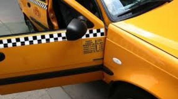 atac in plina strada in iasi un taximetrist a fost jefuit si amenintat cu un cutit la gat de trei tineri