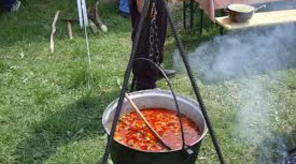 peste 100 de sortimente de peste la festivalul pescaresc din parcul national