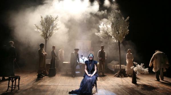 teatrul un imens teritoriu ce cuprinde lumea toata