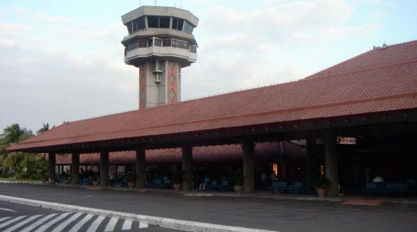 turist rus retinut pe aeroportul din bali cu un urangutan anesteziat in valiza