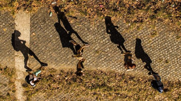 mersul poticnit duce la dureri in zona lombara