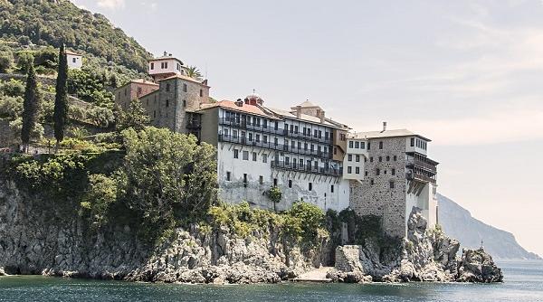 motivul pentru care femeile nu au voie pe muntele athos