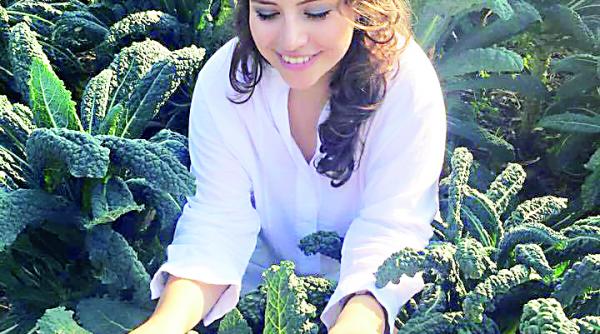 pariul unei tinere cu agricultura kale spre succes