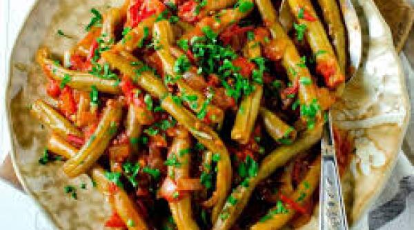 reteta zilei fasole verde in bacon afumat