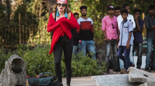 nervii concurentilor intinsi la maximum in asia express ana morodan aici fac atac de panica si mor