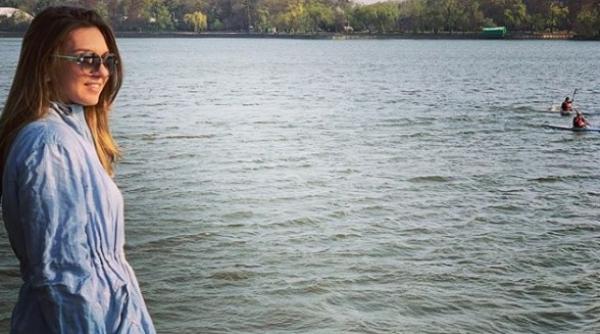 simona halep s a plimbat prin bucuresti si s a fotografiat in parc
