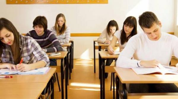 200 de euro gratis de la stat pentru mai multe categorii de elevi si studenti cand urmeaza sa primeasca banii