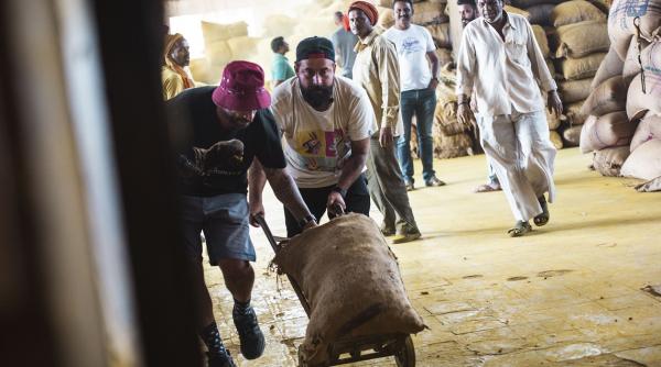 semifinalistii asia express misiune intr o fabrica de turmeric cocuta imi vine sa plang