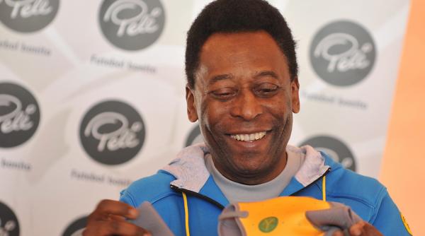 pele s a intors in brazilia dupa ce a stat internat aproape o saptamana in spital la paris