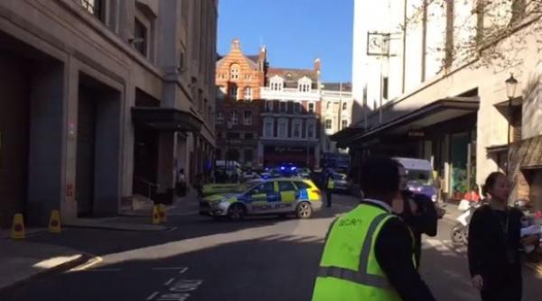 atac armat in fata unui club din melbourne o persoana a murit iar alte trei au fost ranite