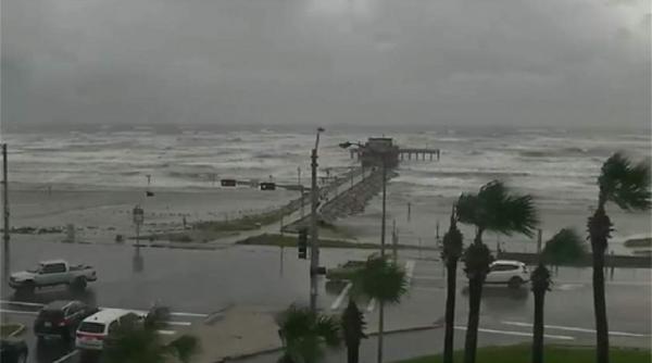 doi morti si zeci de raniti in timpul furtunilor care au lovit texasul