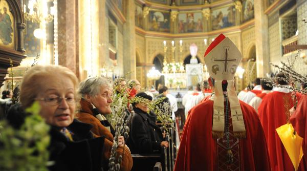 duminica floriilor celebrata de catolici dobos e inceputul unui mare paradox sa ne apropiem de dumnezeu cu smerenie