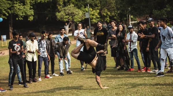 in etapa finala din asia express concurentii ajung la bollywood