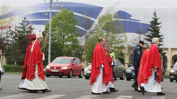 floriile la catolici celebrate pe strazile din capitala