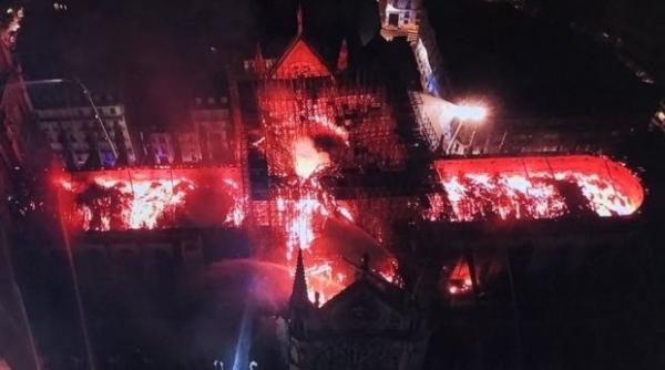 incendiu la catedrala notre dame din paris