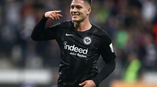 fotbal eintracht frankfurt a activat optiunea de cumparare a lui luka jovic