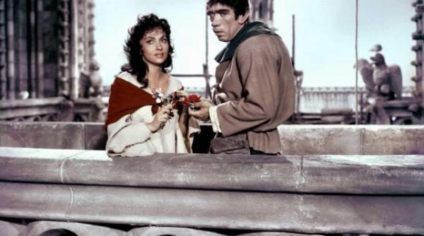 notre dame de paris de la paginile lui victor hugo la rolul de protagonista de film si musical