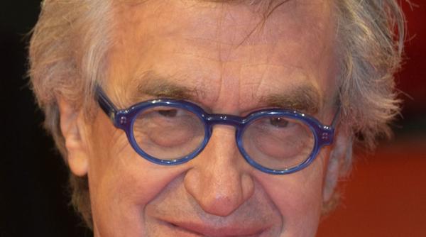 wim wenders despre incendiul de la notre dame am plans cand am vazut coloana de fum